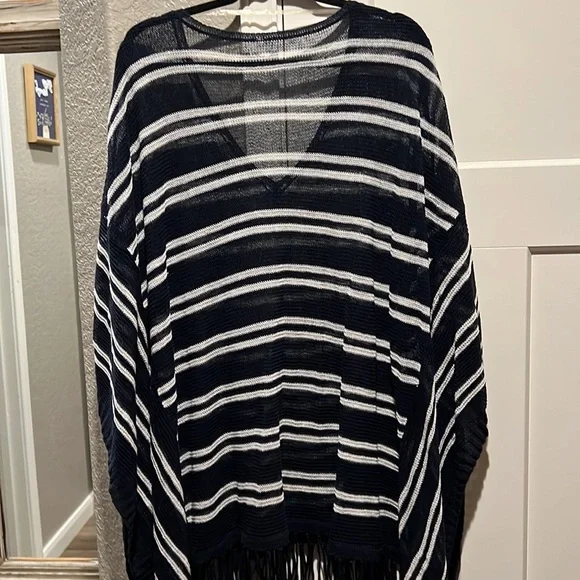 Women's Poncho - Picture 3 of 3
